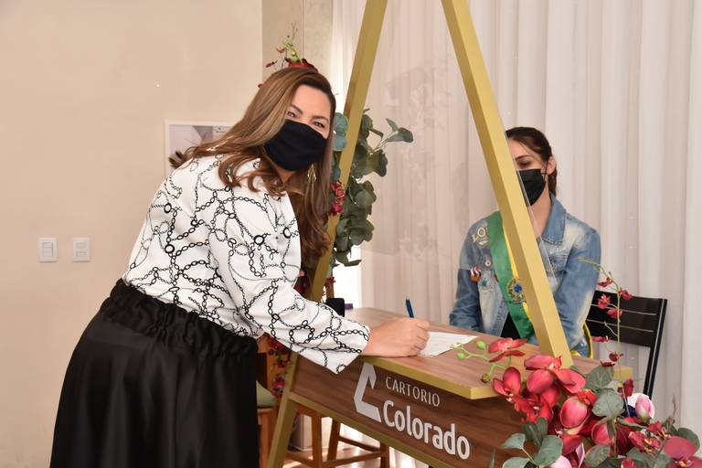 Hora da assinatura cartório colorado 