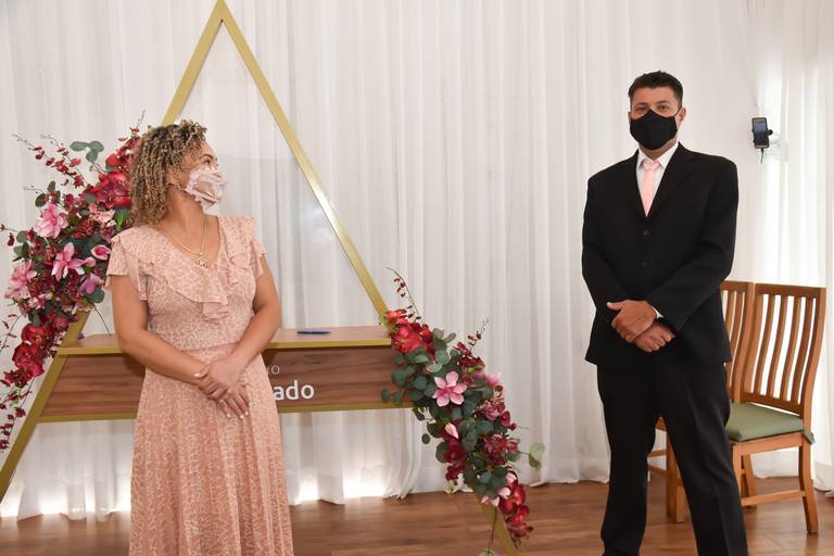 Fotos na sala especial de casamento Cartório Colorado