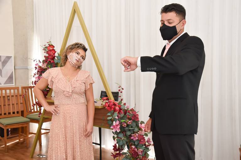 Fotos na sala especial de casamento Cartório Colorado