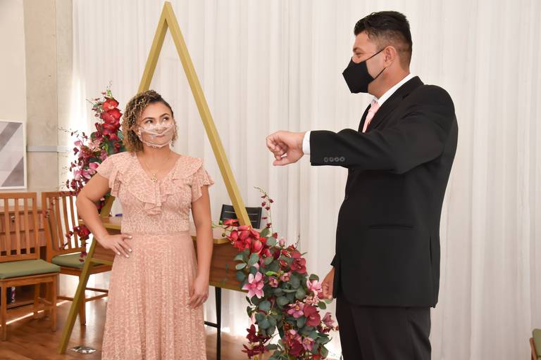 Fotos na sala especial de casamento Cartório Colorado