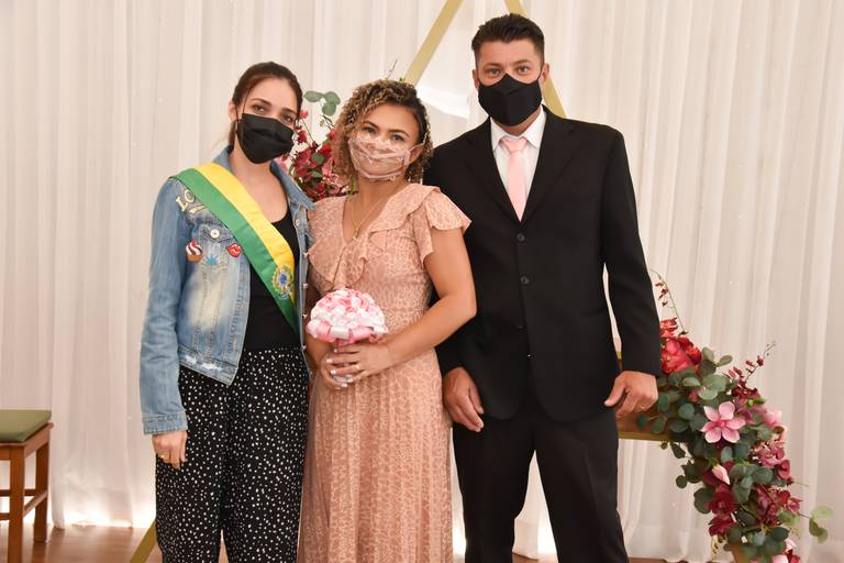 Fotos na sala especial de casamento Cartório Colorado