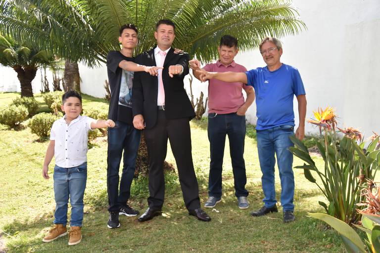 street wedding no jardim que fica no fundo do cartório Colorado