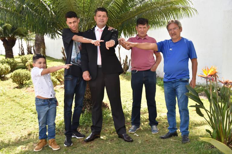 street wedding no jardim que fica no fundo do cartório Colorado