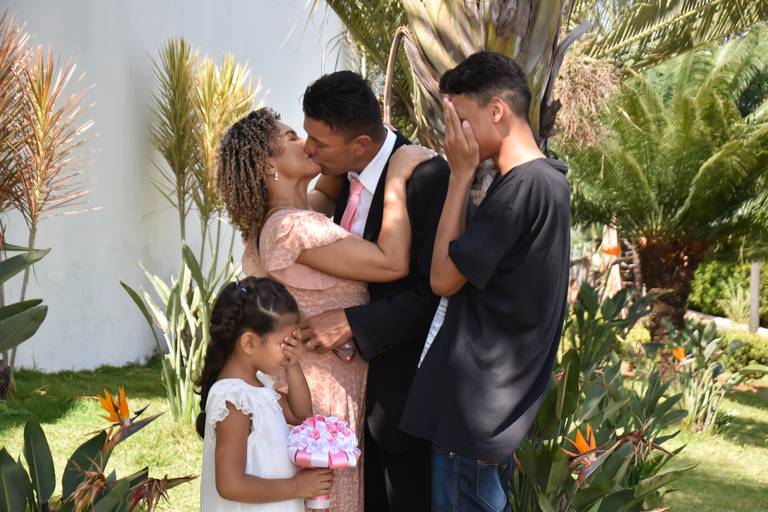 street wedding no jardim que fica no fundo do cartório Colorado