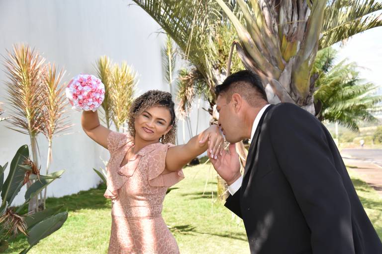 street wedding no jardim que fica no fundo do cartório Colorado