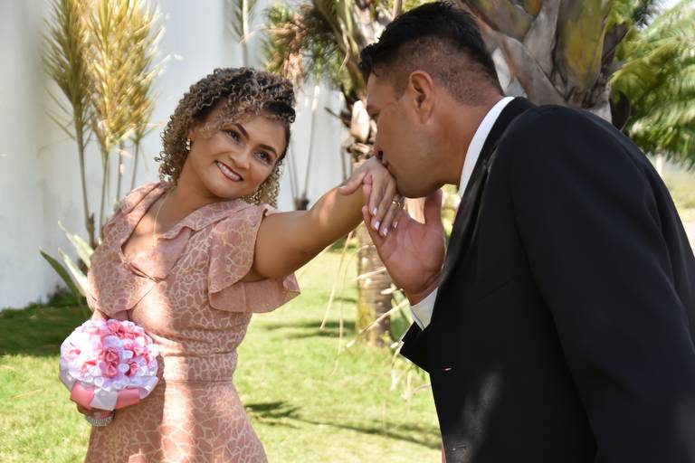 street wedding no jardim que fica no fundo do cartório Colorado