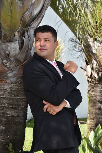 street wedding no jardim que fica no fundo do cartório Colorado