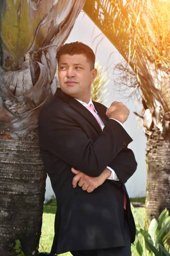 street wedding no jardim que fica no fundo do cartório Colorado