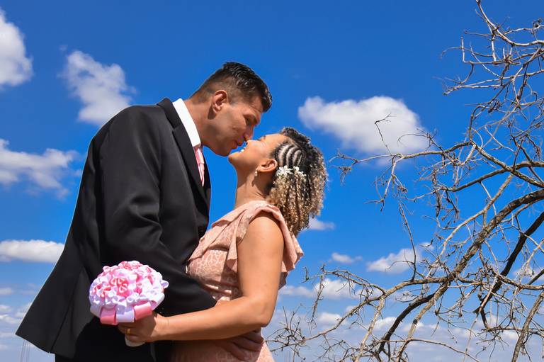 street wedding no jardim que fica no fundo do cartório Colorado