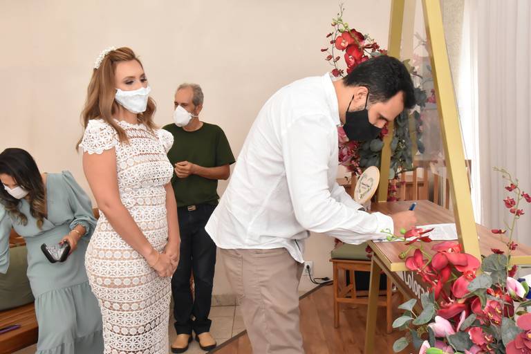 Hora da foto na sala  especial para casamento Cartório assinatura