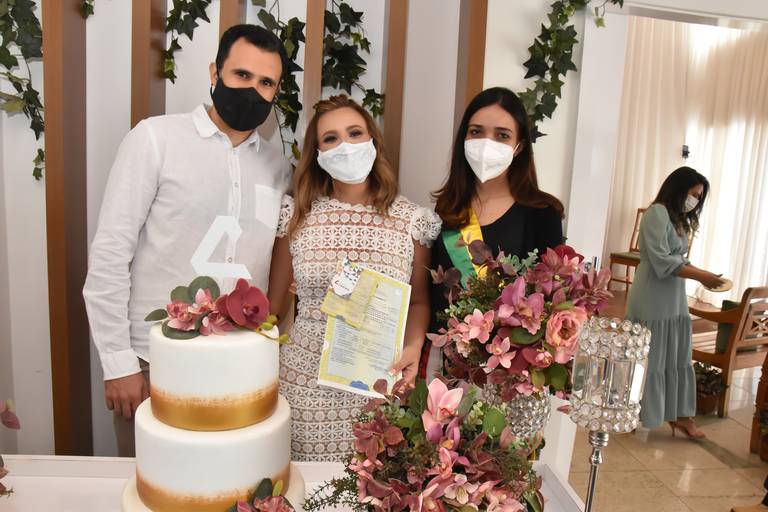 Hora da foto na sala  especial para casamento Cartório sala do bolo