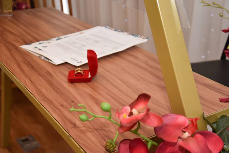 Casamento de Jaqueline e Mateus na sala especial de casamento Cartório Colorado com a Juíza de  Paz Cristina