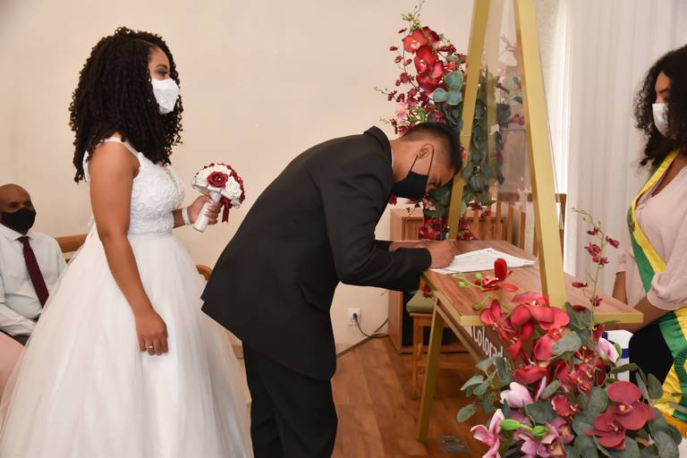 As assinaturas do noivo