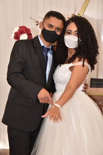 Casamento de Jaqueline e Mateus na sala especial de casamento Cartório Colorado com a Juíza de  Paz Cristina