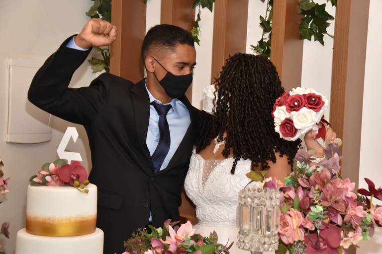 Casamento de Jaqueline e Mateus na sala especial de casamento Cartório Colorado com a Juíza de  Paz Cristina