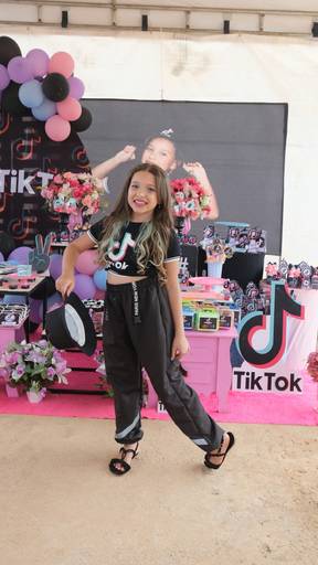 Aniversário de 10 Anos Nicoly
Câmera FujiFilm X-T30 Mirrorless 