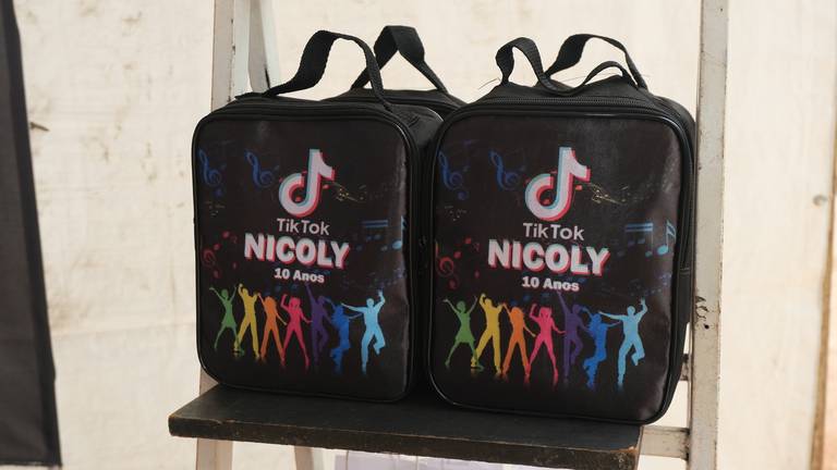 Aniversário de 10 Anos Nicoly
Câmera FujiFilm X-T30 Mirrorless  tema  do aniversário TiK Tok