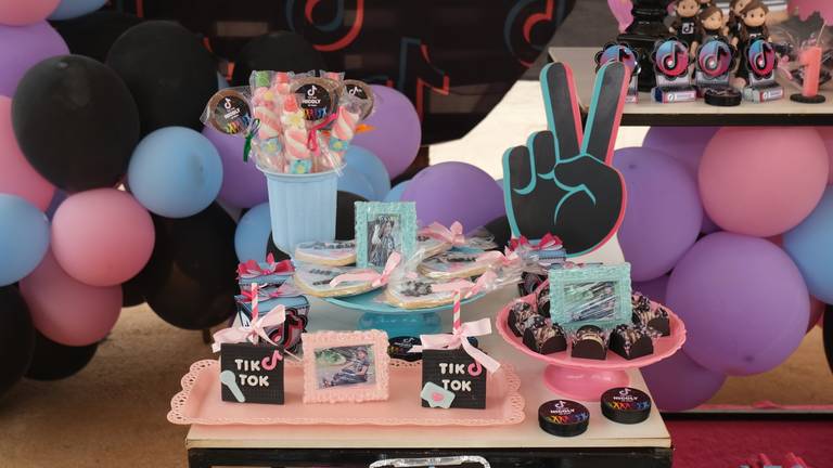 Aniversário de 10 Anos Nicoly
Câmera FujiFilm X-T30 Mirrorless  tema  do aniversário TiK Tok