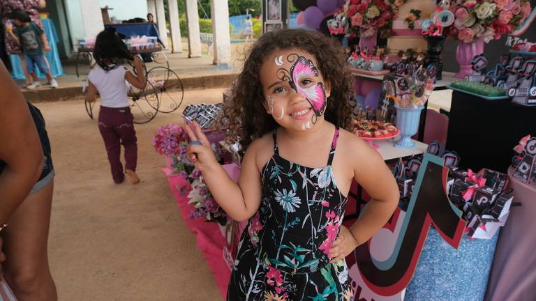 Aniversário de 10 Anos Nicoly
Câmera FujiFilm X-T30 Mirrorless  tema  do aniversário TiK Tok