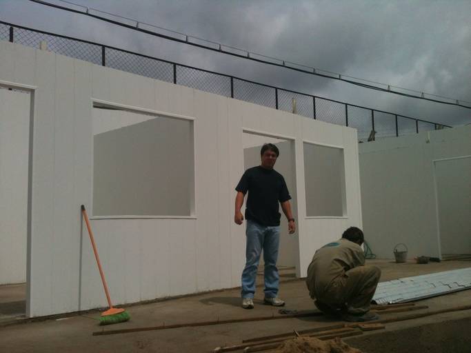 estrutura em pvc concretada.