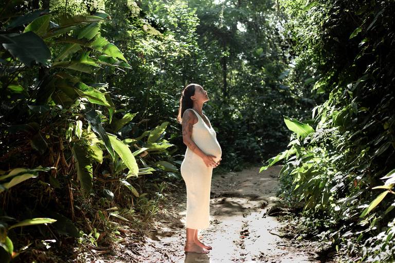 gravida-olhando-para-o-sol