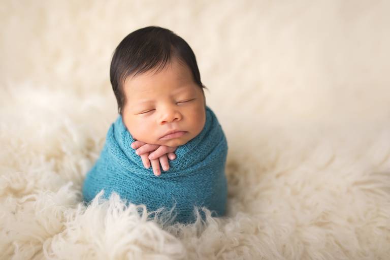 Sessão Fotográfica de Recém-Nascido, estúdio em Massámá Norte, Belas, LisboaSessão Fotográfica de Recém-Nascido, estúdio em Massámá Norte, Belas, Lisboa