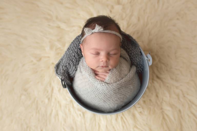 Sessão Fotográfica de Recém-Nascido, estúdio em Massámá Norte, Belas, Lisboa