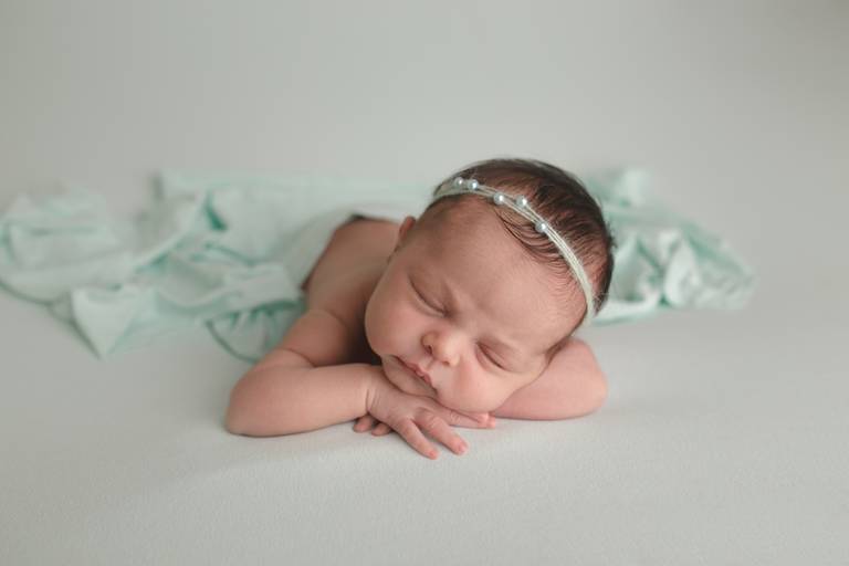 Sessão Fotográfica de Recém-Nascido, estúdio em Massámá Norte, Belas, Lisboa