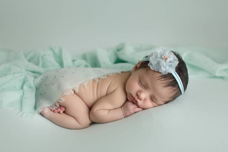 Sessão Fotográfica de Recém-Nascido, estúdio em Massámá Norte, Belas, Lisboa