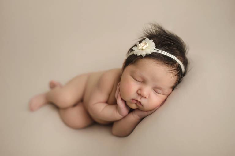 Sessão Fotográfica de Recém-Nascido, estúdio em Massámá Norte, Belas, Lisboa