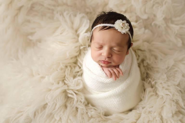 Sessão Fotográfica de Recém-Nascido, estúdio em Massámá Norte, Belas, Lisboa