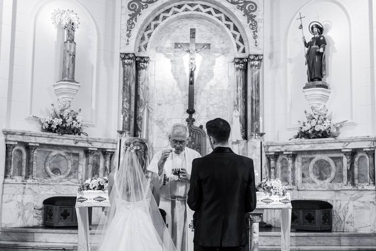los ovios a punto de comulgar en la iglesia Santiago Apóstol, Nuñez, CABA. 