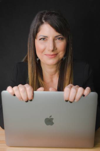 Book profesional - book profesional - Irina Sternik - modelo - periodista - tv publica - Sesión en estudio