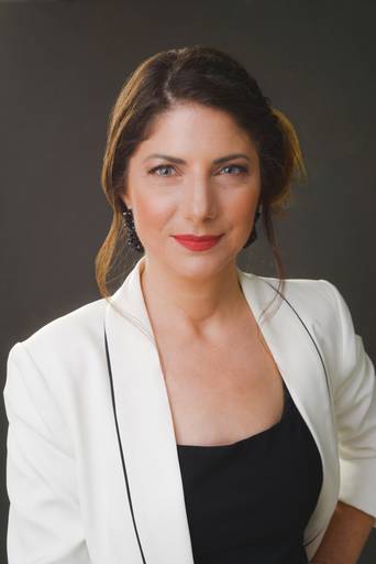 Book profesional - book profesional - Irina Sternik - modelo - periodista - tv publica - Sesión en estudio