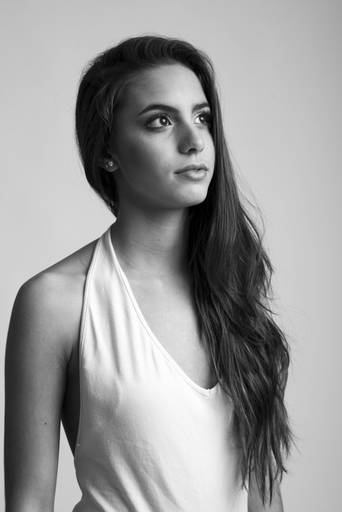 Retrato blanco y negro de Carla. Simple y hermoso. Marcos Pasquare Fotógrafo de quince años.