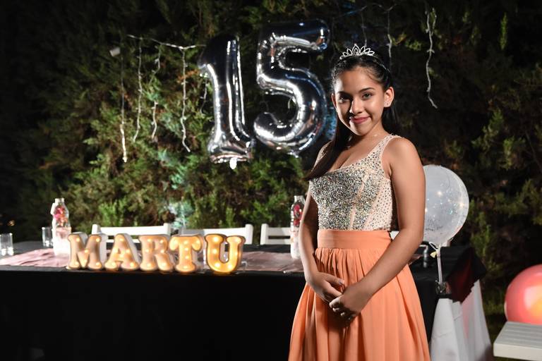 Quinceañera con la mesa principal. Pilar, pcia. de Buenos Aires. Marcos Pasquare Fotógrafo de quince.