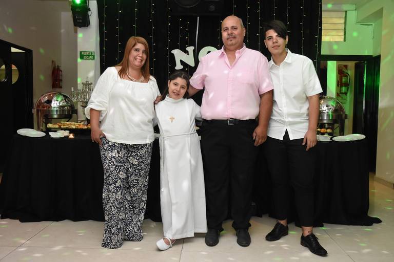 Antonella y su familia, el Arca de Noé, Buenos Aires, Argentina. Foto; Marcos Pasquare.
