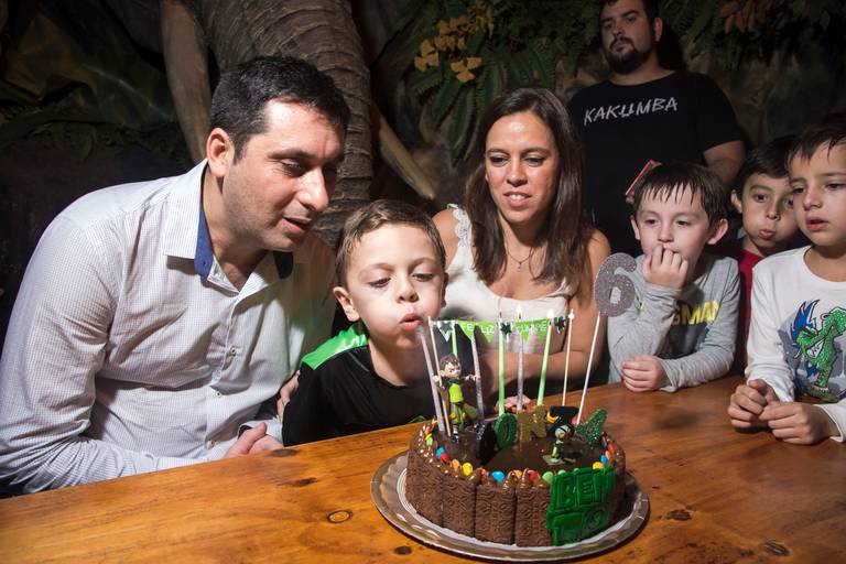 Sopla las velas en Kakumba, Caballito, CABA. Marcos Pasquare fotografía de eventos.