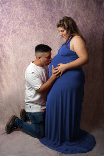 embarazada  en interior , con su pareja