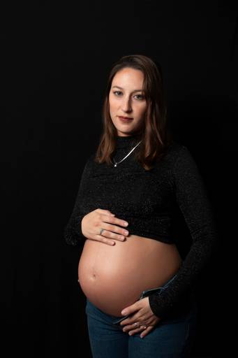 embarazaba fondo negro, en interior