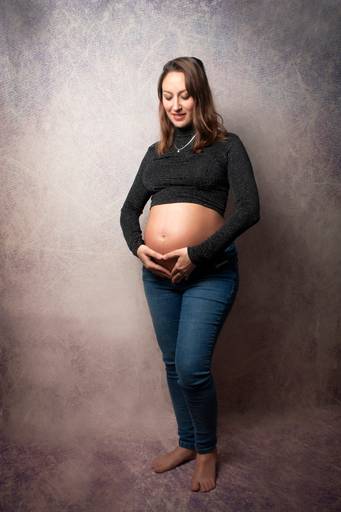 embarazada ropa casual, en interior