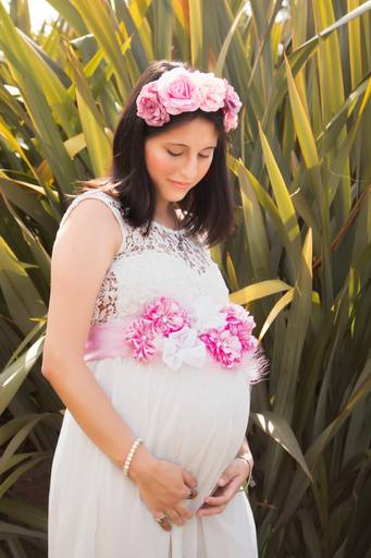 embarazada perfil medio cuerpo, en exterior