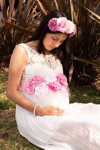 embarazada perfil medio cuerpo, en exterior