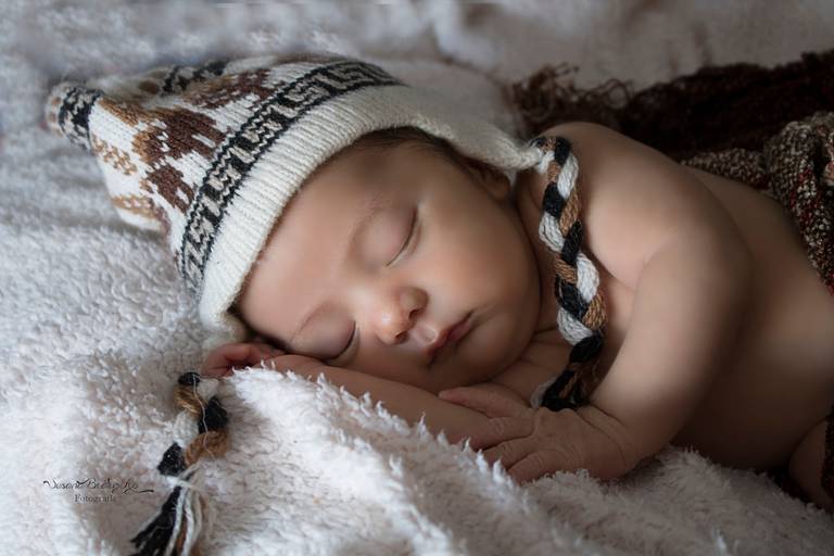 newboen - Bebe con capuchica coya