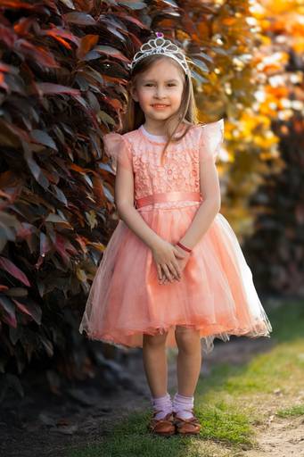 Niña en un bosque fine art