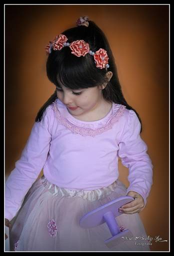 niña con vestido rosa