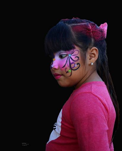 retrato infantil, niña con maquillaje infantil
