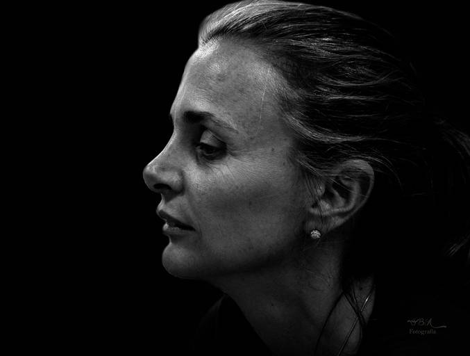 retrato mujer en clave baja - low key