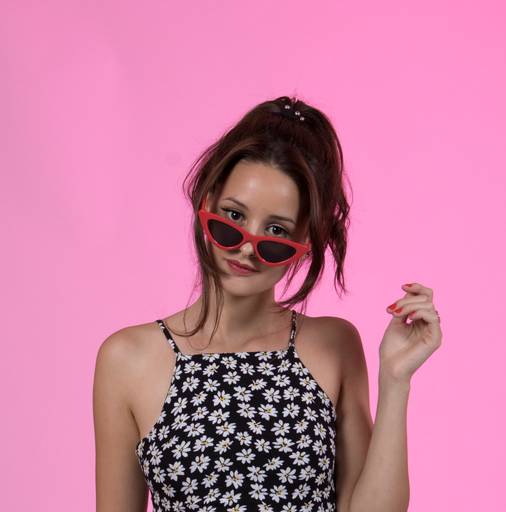 retrato chica con lentes