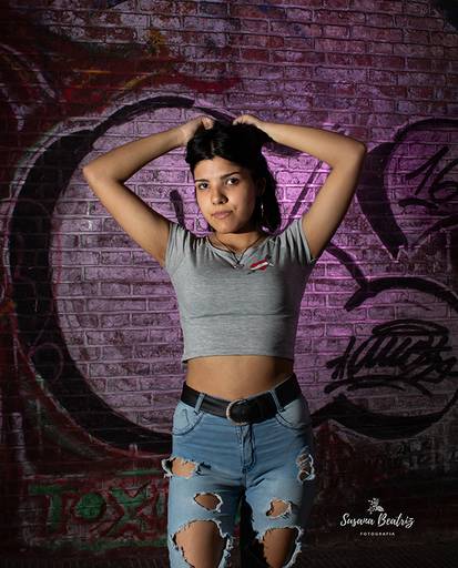  retrato quiceañera y mural